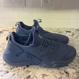 Nike Air Huarachi Men’s 12